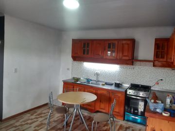 Venta casa funcional con Cochera y Pileta en Glew