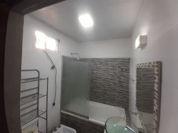 Venta casa funcional con Cochera y Pileta en Glew