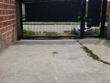 Venta casa funcional con Cochera y Pileta en Glew