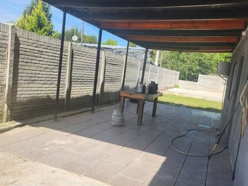 Venta casa funcional con Cochera y Pileta en Glew