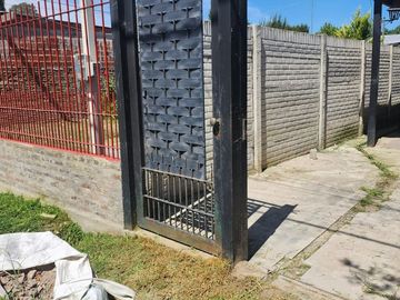 Venta casa funcional con Cochera y Pileta en Glew