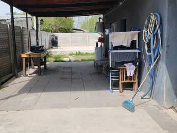 Venta casa funcional con Cochera y Pileta en Glew