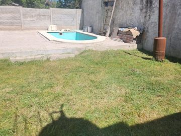 Venta casa funcional con Cochera y Pileta en Glew