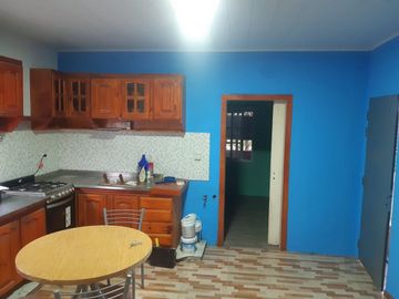 Venta casa funcional con Cochera y Pileta en Glew