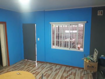 Venta casa funcional con Cochera y Pileta en Glew