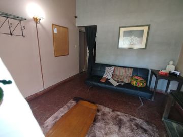 VENTA CASA 4 AMBIENTES LOMAS DE ZAMORA FONDO LIBRE