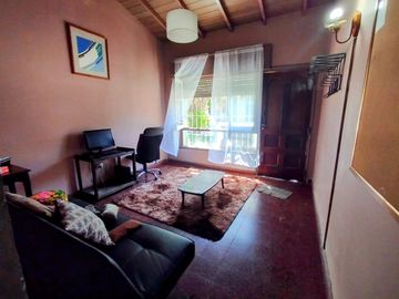 VENTA CASA 4 AMBIENTES LOMAS DE ZAMORA FONDO LIBRE