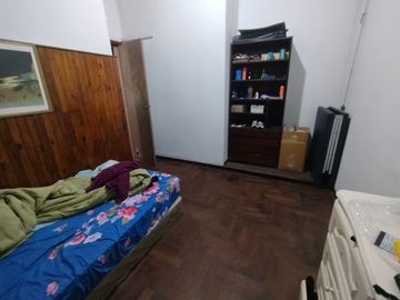 VENTA CASA 4 AMBIENTES LOMAS DE ZAMORA FONDO LIBRE