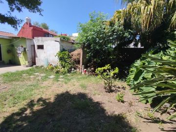 VENTA CASA 4 AMBIENTES LOMAS DE ZAMORA FONDO LIBRE