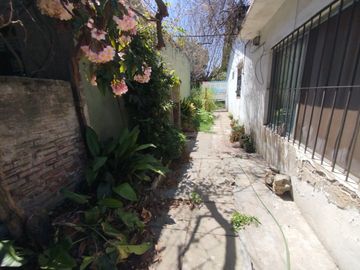VENTA CASA 4 AMBIENTES LOMAS DE ZAMORA FONDO LIBRE