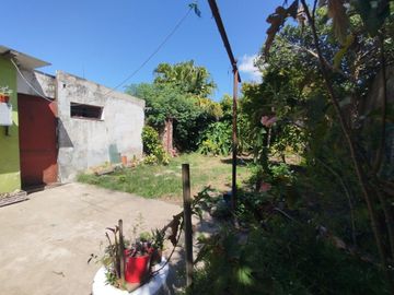 VENTA CASA 4 AMBIENTES LOMAS DE ZAMORA FONDO LIBRE