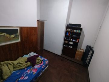 VENTA CASA 4 AMBIENTES LOMAS DE ZAMORA FONDO LIBRE