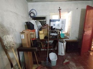 VENTA CASA 4 AMBIENTES LOMAS DE ZAMORA FONDO LIBRE