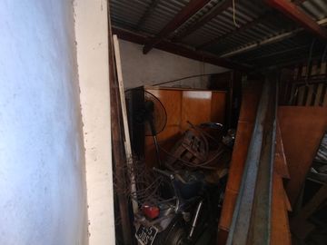 VENTA CASA 4 AMBIENTES LOMAS DE ZAMORA FONDO LIBRE
