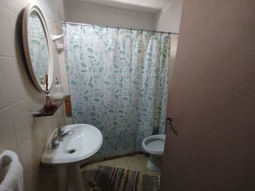 VENTA CASA 4 AMBIENTES LOMAS DE ZAMORA FONDO LIBRE