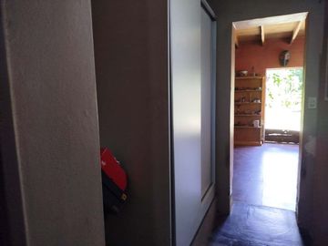 VENTA CASA 4 AMBIENTES LOMAS DE ZAMORA FONDO LIBRE