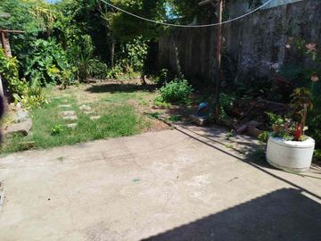 VENTA CASA 4 AMBIENTES LOMAS DE ZAMORA FONDO LIBRE
