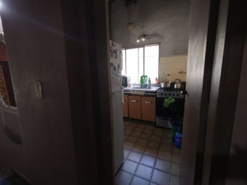 VENTA CASA 4 AMBIENTES LOMAS DE ZAMORA FONDO LIBRE