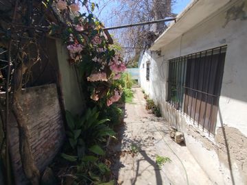 VENTA CASA 4 AMBIENTES LOMAS DE ZAMORA FONDO LIBRE