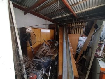 VENTA CASA 4 AMBIENTES LOMAS DE ZAMORA FONDO LIBRE