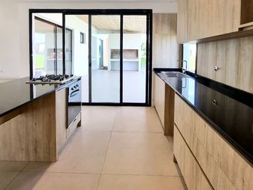 AREA 2- LOTE 188, SAN SEBASTIAN A ESTRENAR