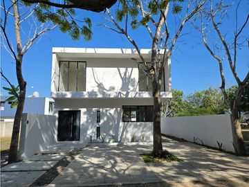 CASA EN SAN RAFAEL CON ACABADOS RESIDENCIALES