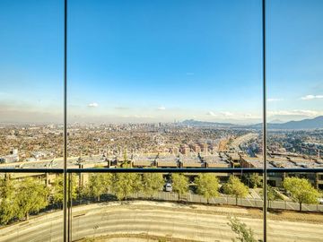 Espectacular vista en seguro condominio en Lo Curro, Vitacura