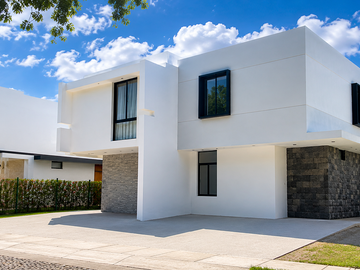 HERMOSA CASA EN VENTA DENTRO DE CLUB SANTIAGO