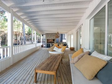VENTA CASA COSTA ESMERALDA, BARRIO MARÍTIMO III, LOTE AL 100, 5 AMBIENTES