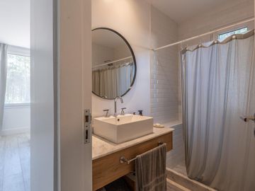 VENTA CASA COSTA ESMERALDA, BARRIO MARÍTIMO III, LOTE AL 100, 5 AMBIENTES