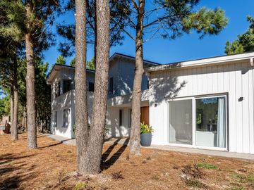 VENTA CASA COSTA ESMERALDA, BARRIO MARÍTIMO III, LOTE AL 100, 5 AMBIENTES