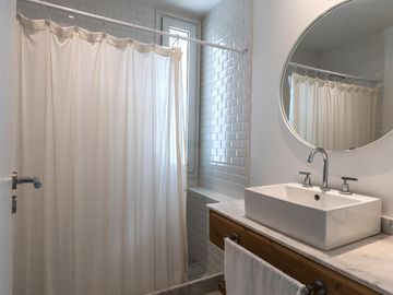 VENTA CASA COSTA ESMERALDA, BARRIO MARÍTIMO III, LOTE AL 100, 5 AMBIENTES