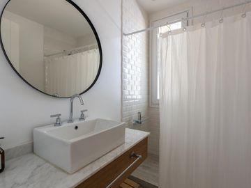VENTA CASA COSTA ESMERALDA, BARRIO MARÍTIMO III, LOTE AL 100, 5 AMBIENTES
