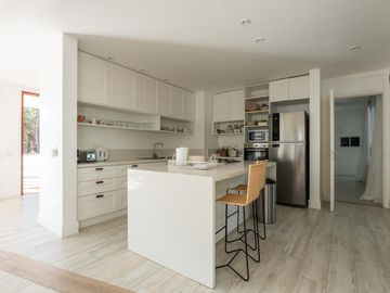 VENTA CASA COSTA ESMERALDA, BARRIO MARÍTIMO III, LOTE AL 100, 5 AMBIENTES