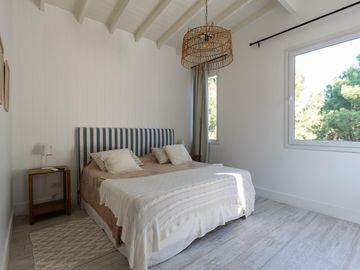 VENTA CASA COSTA ESMERALDA, BARRIO MARÍTIMO III, LOTE AL 100, 5 AMBIENTES