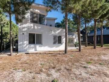 VENTA CASA COSTA ESMERALDA, BARRIO MARÍTIMO III, LOTE AL 100, 5 AMBIENTES