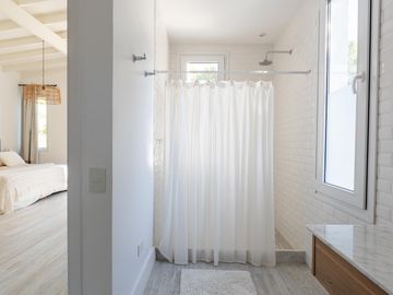 VENTA CASA COSTA ESMERALDA, BARRIO MARÍTIMO III, LOTE AL 100, 5 AMBIENTES