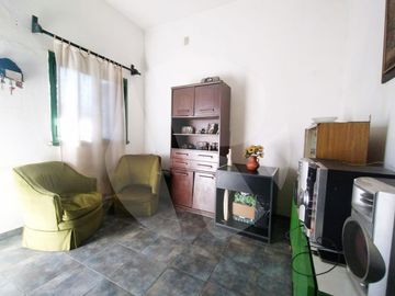 VENTA - 3 AMBIENTES AMPLIO TERRENO - REMEDIOS DE ESCALADA
