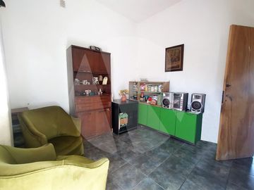 VENTA - 3 AMBIENTES AMPLIO TERRENO - REMEDIOS DE ESCALADA