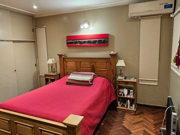 CASA EN VENTA A MTS DE AV BELGRANO 3800