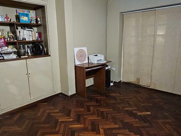 CASA EN VENTA A MTS DE AV BELGRANO 3800