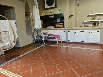 CASA EN VENTA A MTS DE AV BELGRANO 3800