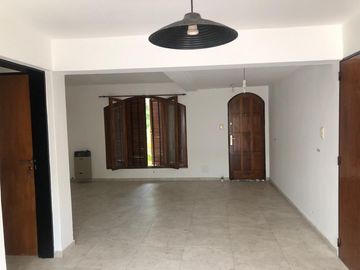 Casa en Venta en Barrio Jardin, 3 dormitorios, 3 baños, APTO CREDITO