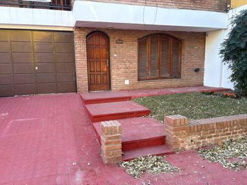 Casa en Venta en Barrio Jardin, 3 dormitorios, 3 baños, APTO CREDITO