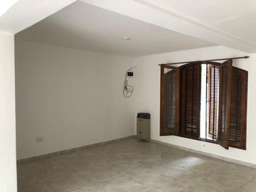 Casa en Venta en Barrio Jardin, 3 dormitorios, 3 baños, APTO CREDITO