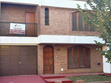 Casa en Venta en Barrio Jardin, 3 dormitorios, 3 baños, APTO CREDITO