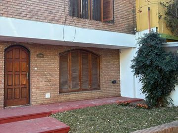 Casa en Venta en Barrio Jardin, 3 dormitorios, 3 baños, APTO CREDITO