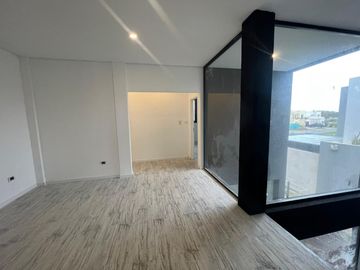 Venta Casa Al Rio en El Canal Villanueva Tigre AMT