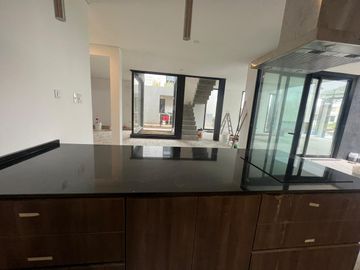 Venta Casa Al Rio en El Canal Villanueva Tigre AMT