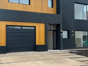 Venta Casa Al Rio en El Canal Villanueva Tigre AMT